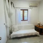 Feriehus Mani Sea View Beachfront House