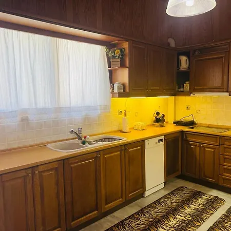 Mani Sea View Beachfront House Дом отдыха *