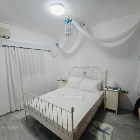 5bd Sea View Beachfront House Semi Private Vathia