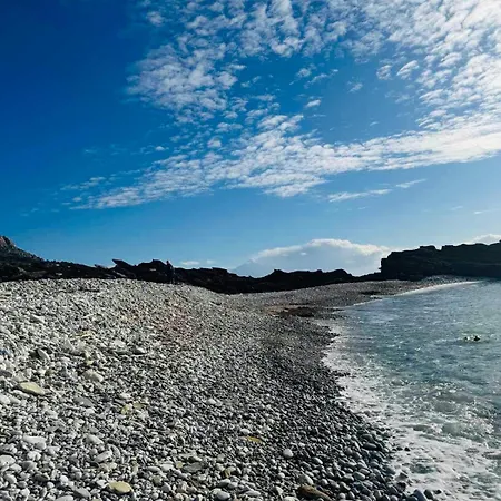 Vakantiehuis Mani Sea View Beachfront House *