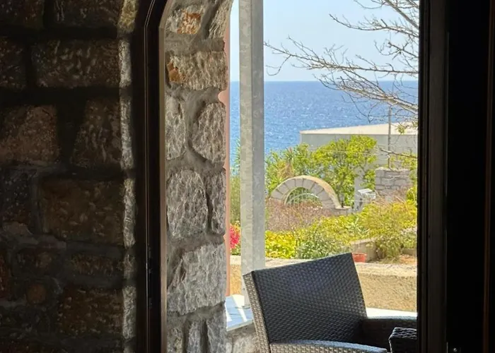 Mani Sea View Beachfront House *