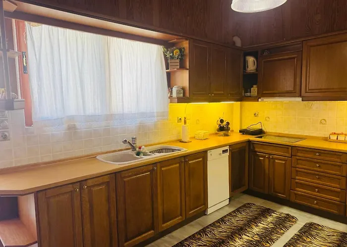 Mani Sea View Beachfront House Дом отдыха *