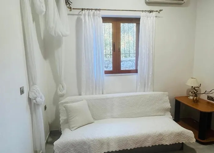 Дом отдыха Mani Sea View Beachfront House