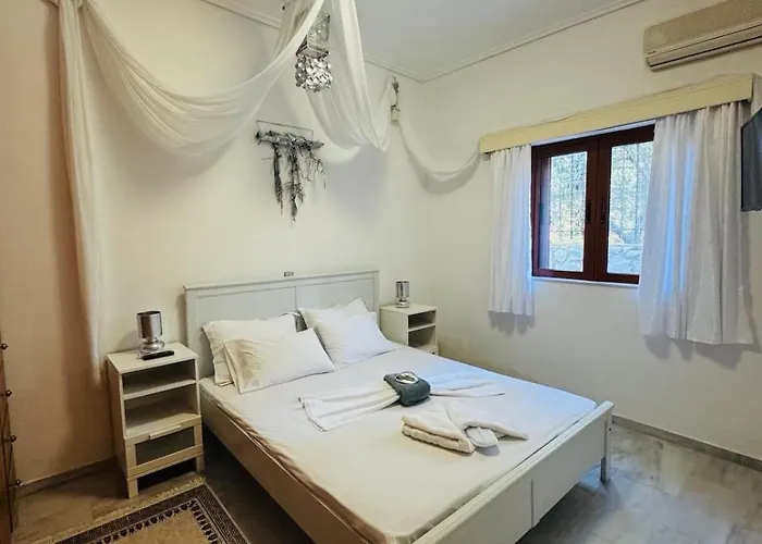 Дом отдыха Mani Sea View Beachfront House Ватхия