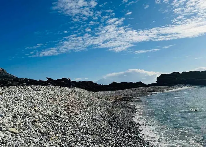 Дом отдыха Mani Sea View Beachfront House *